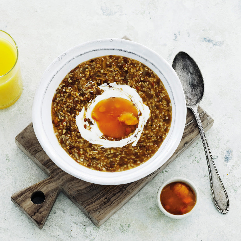 Opskrift på fuldkornsgrød med hyben – sund og velsmagende start på dagen