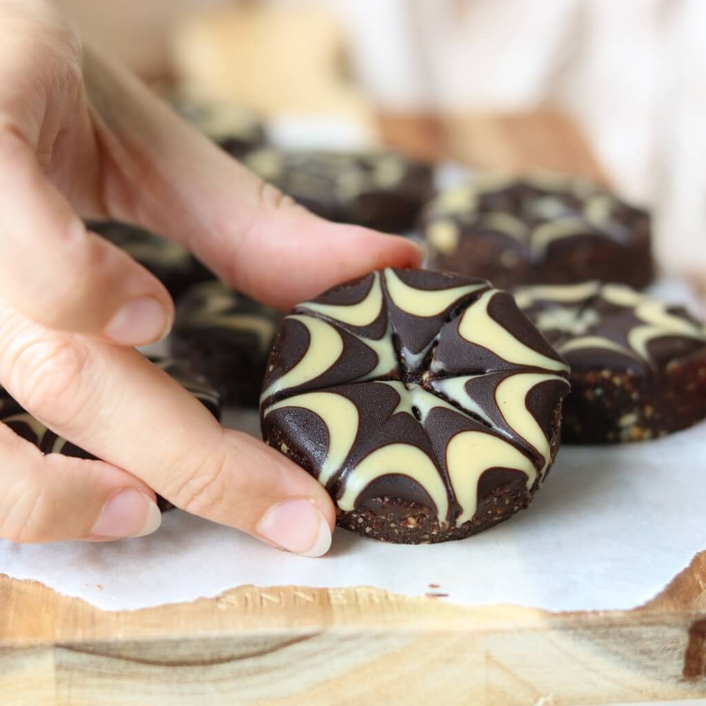 Spindelsvævskager med peanut og chokolade