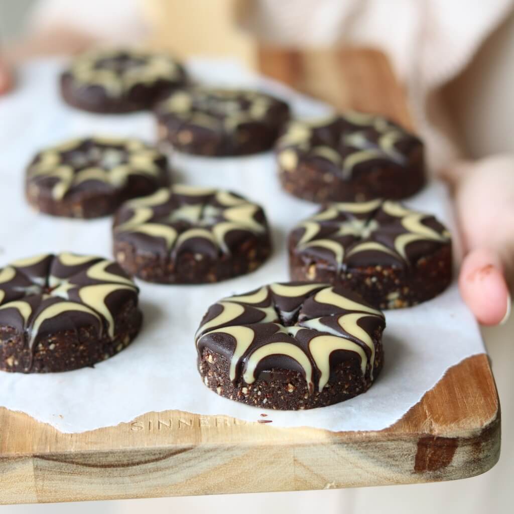 Spindelsvævskager med peanut og chokolade