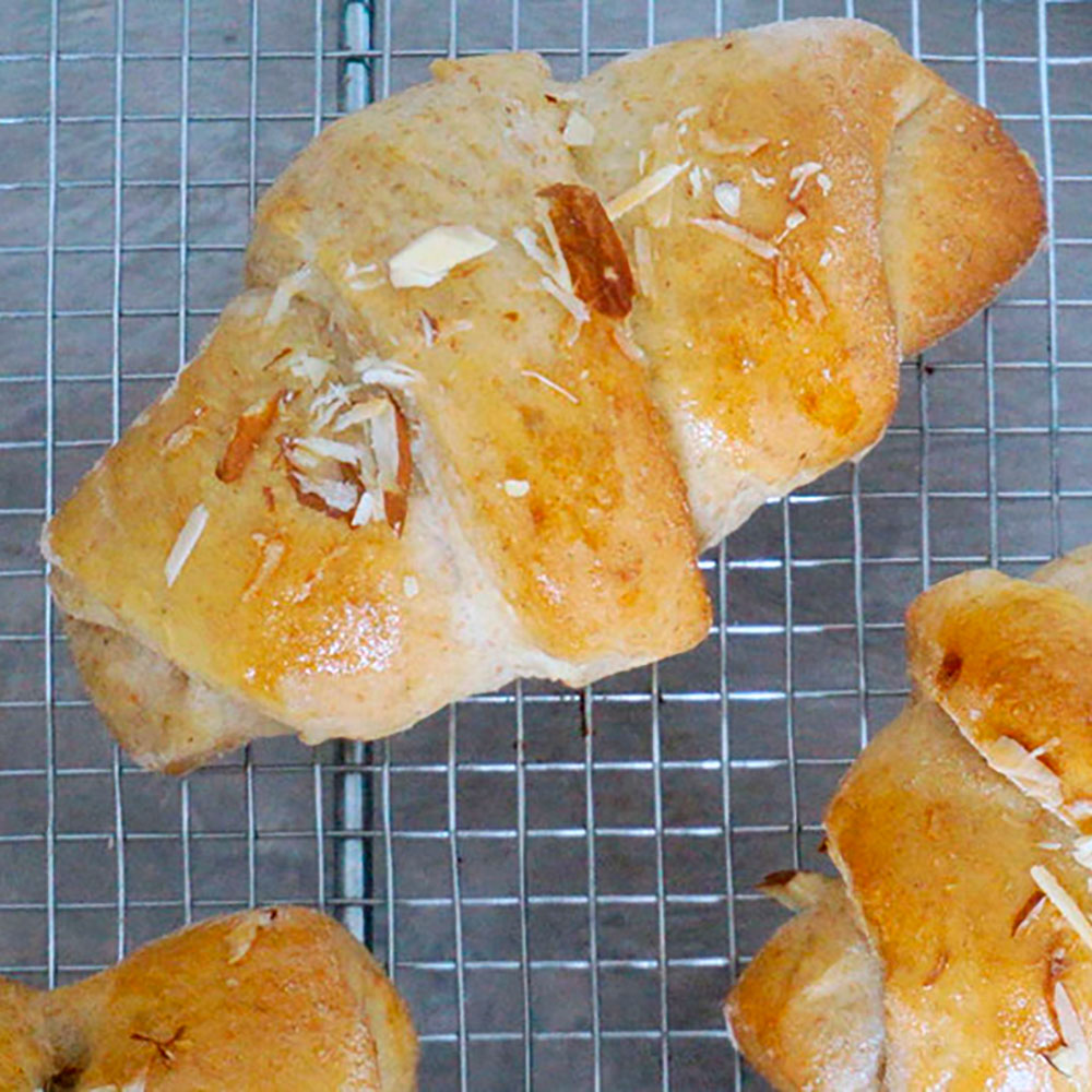 Kærnemælkshorn m. marcipan remonce