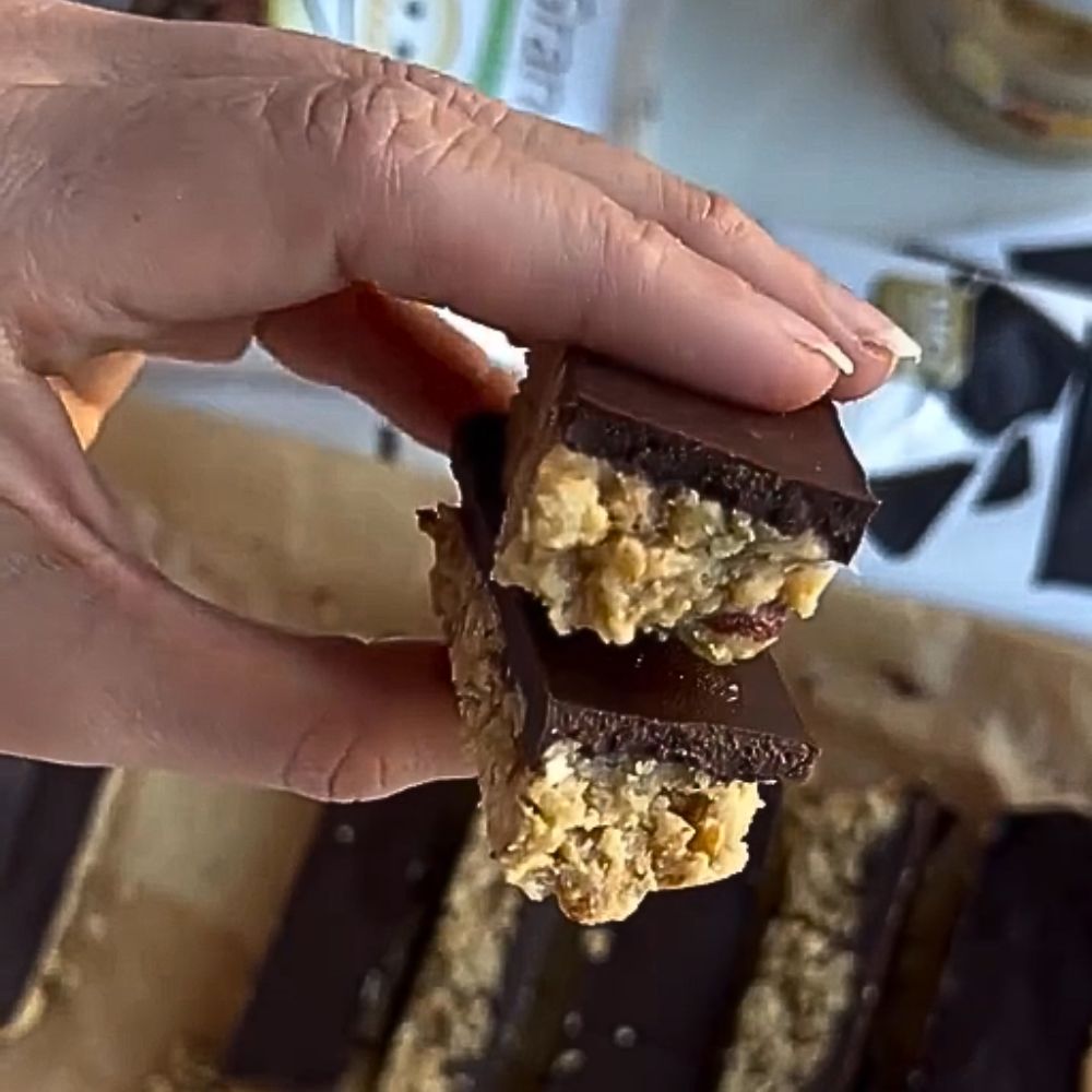 Granolabar med chokolade og peanutbutter