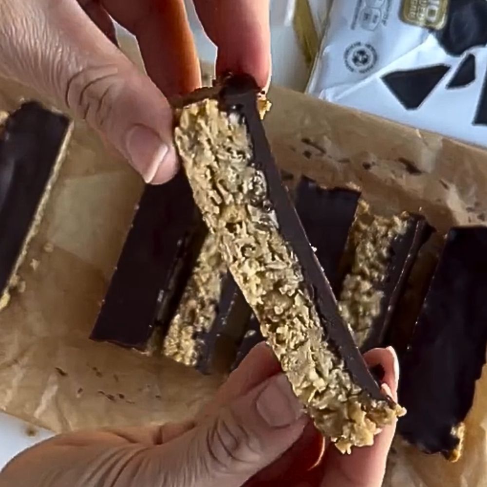 Granolabar med chokolade og peanutbutter
