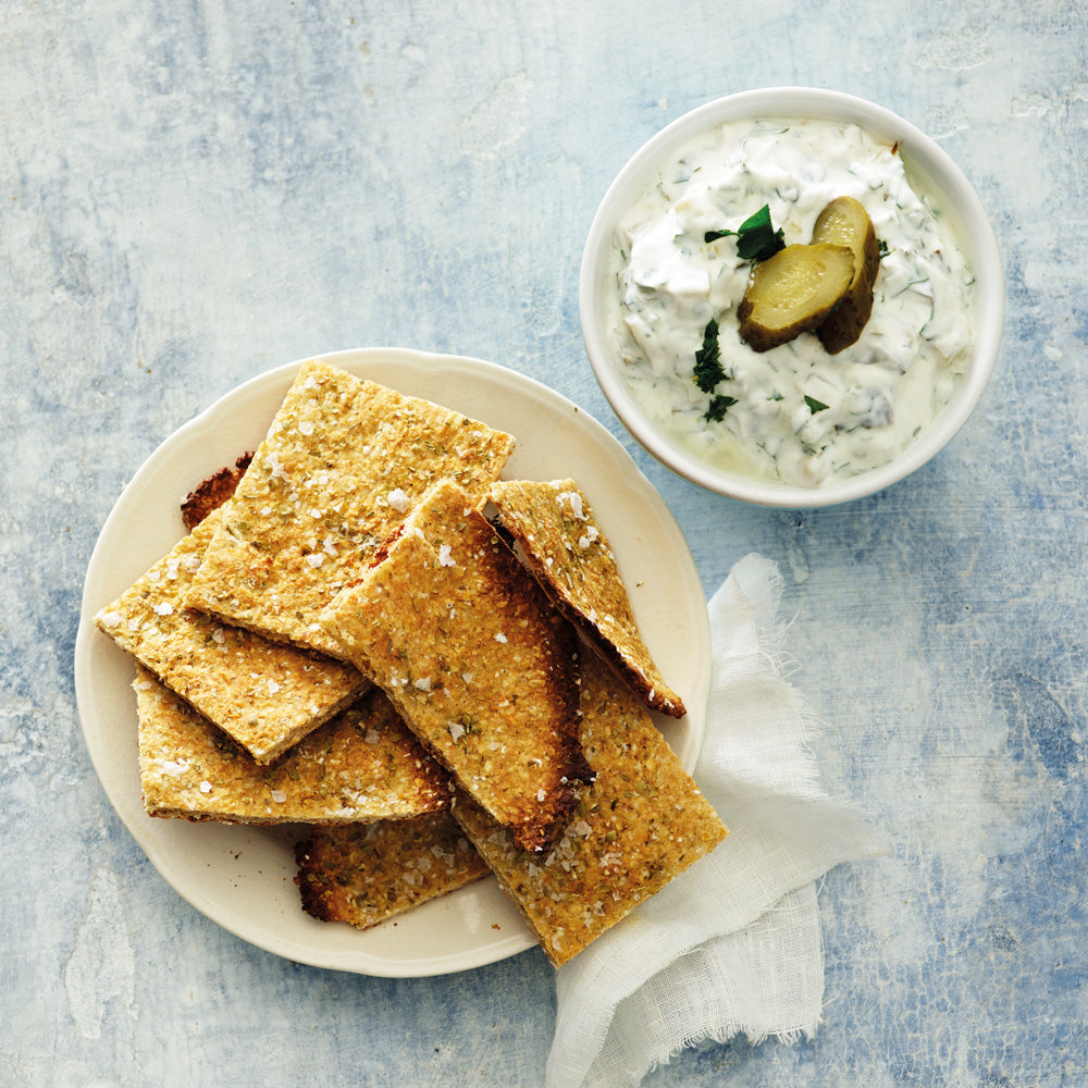 Kikærte crackers med agurkedip