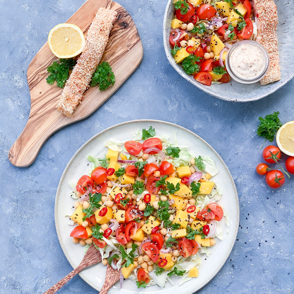 Laks med sesamlåg og en frisk salat