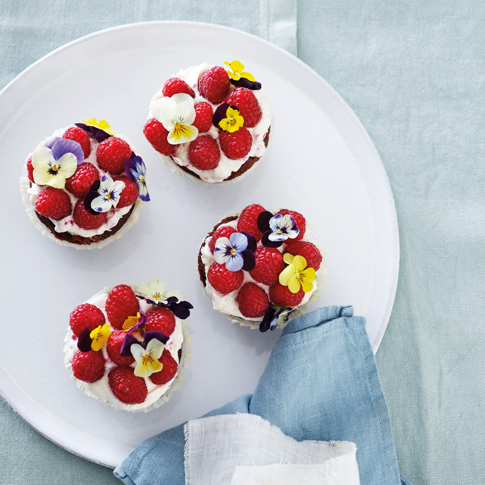 Rabarbermuffins med marcipan og hindbær