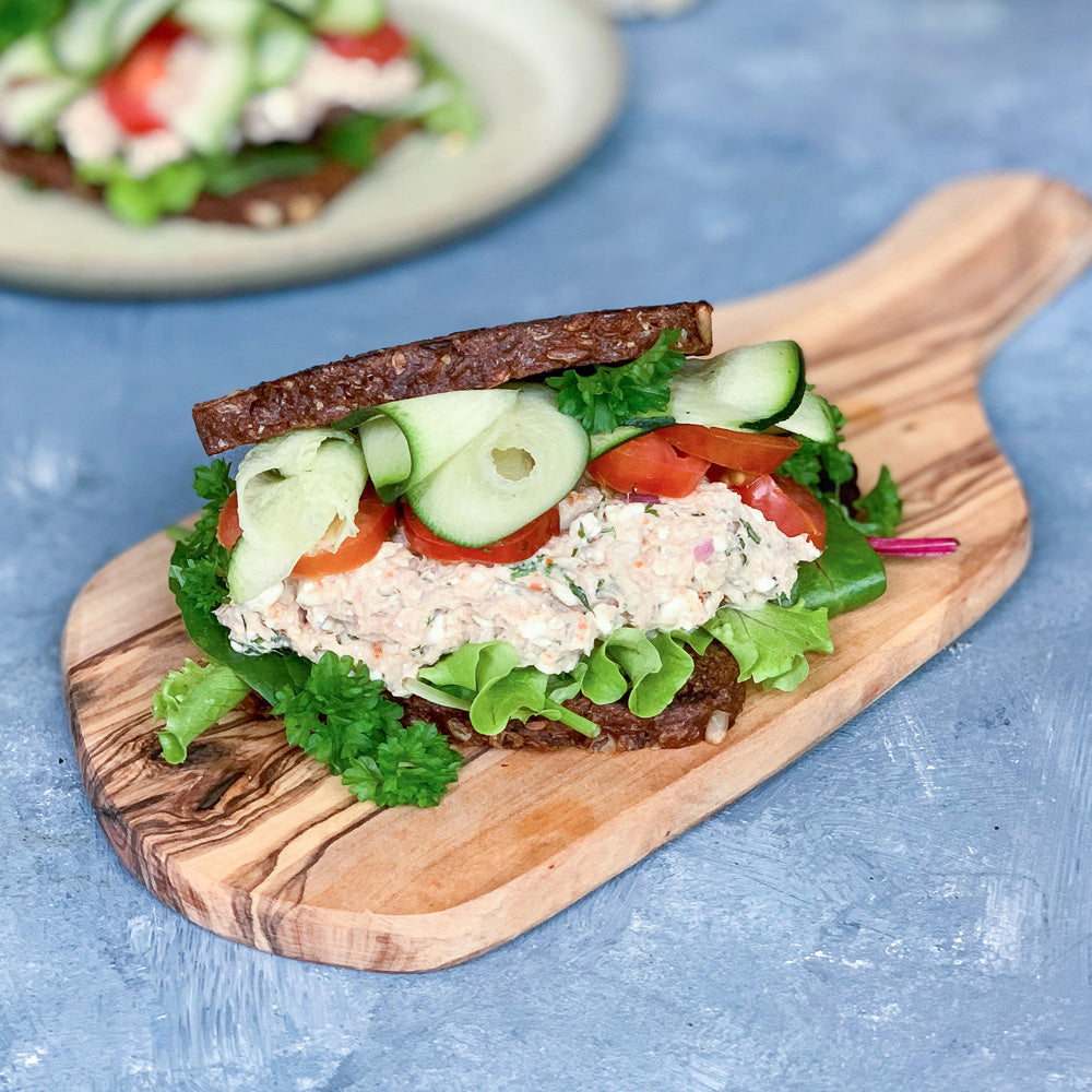 Rugbrødssandwich med krydret tunsalat