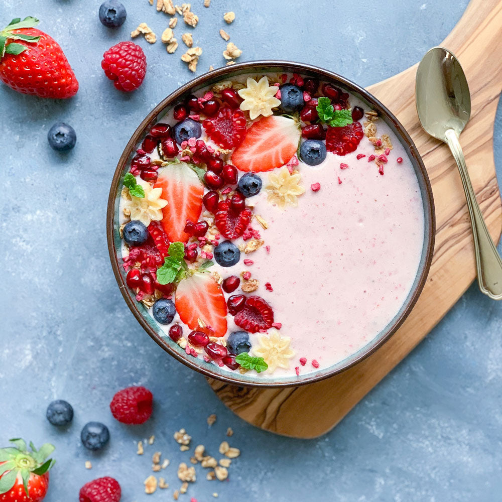 Proteinrig smoothie bowl med crunch og hindbær