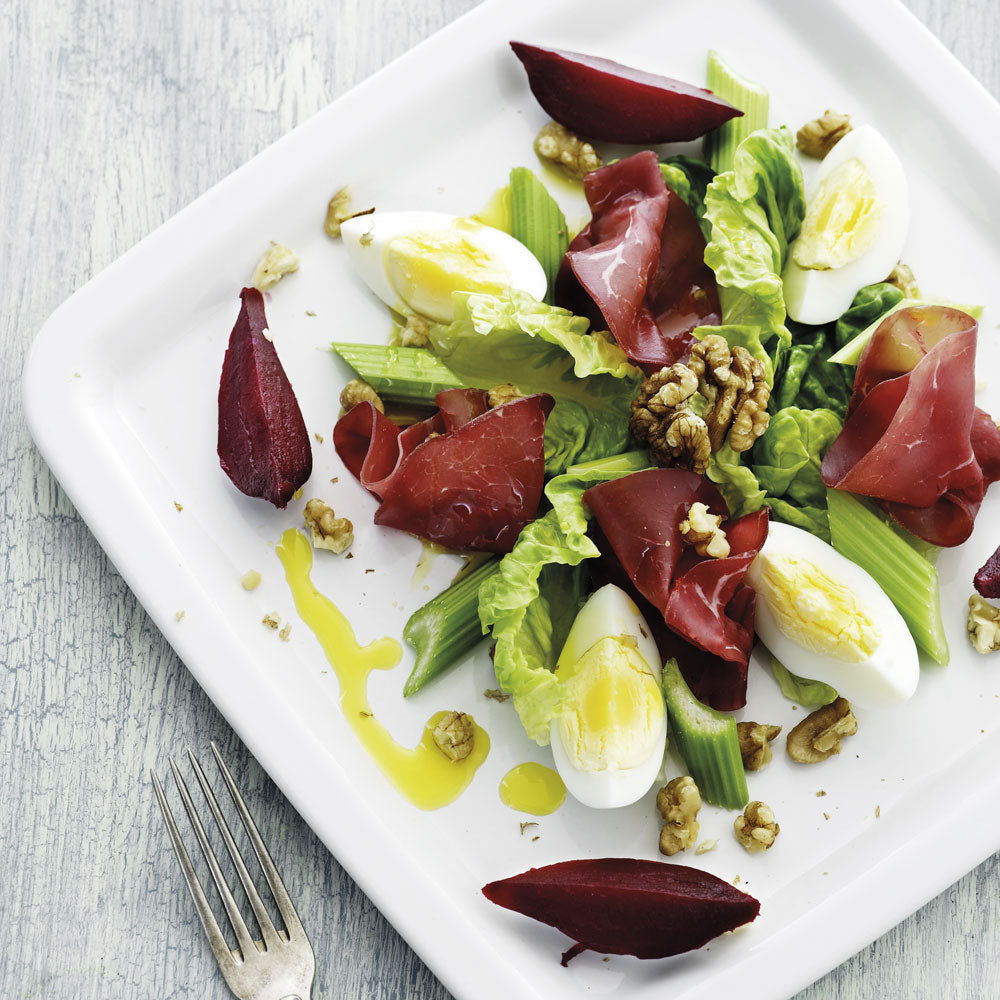 Salat med bresaola og æg